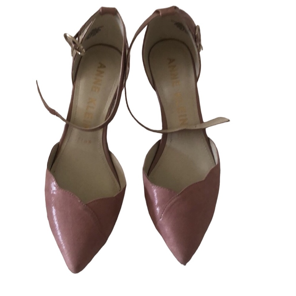 Woman’s Anne Klein Akfonda closed toe spring  mauve heel pumps